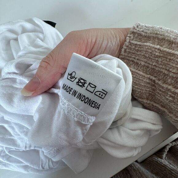 RARE Stylestalker White Sleeveless Crew Neck Cross Twisted Open Back Tee Size 8 - Picture 9 of 12